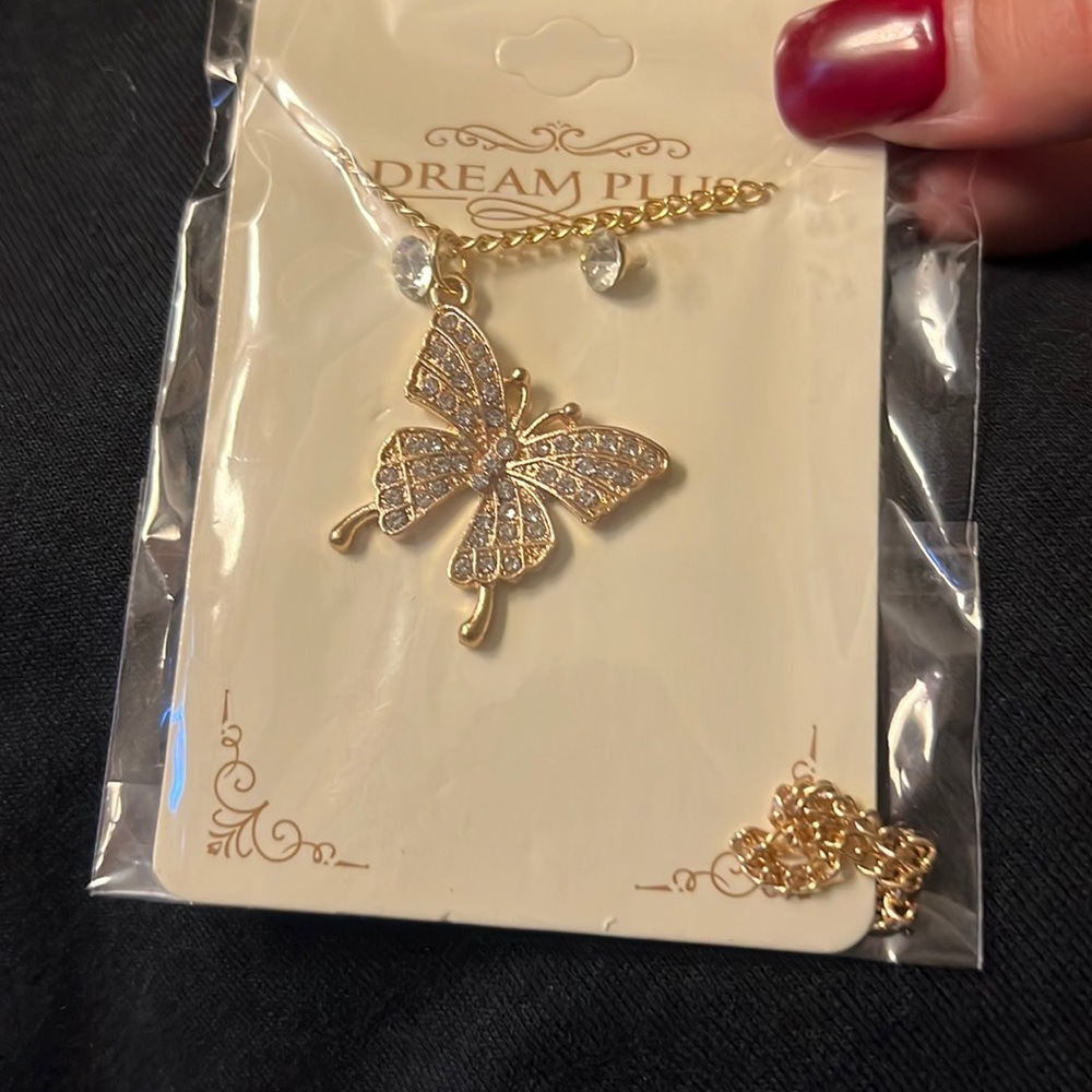 Necklace and earring set
